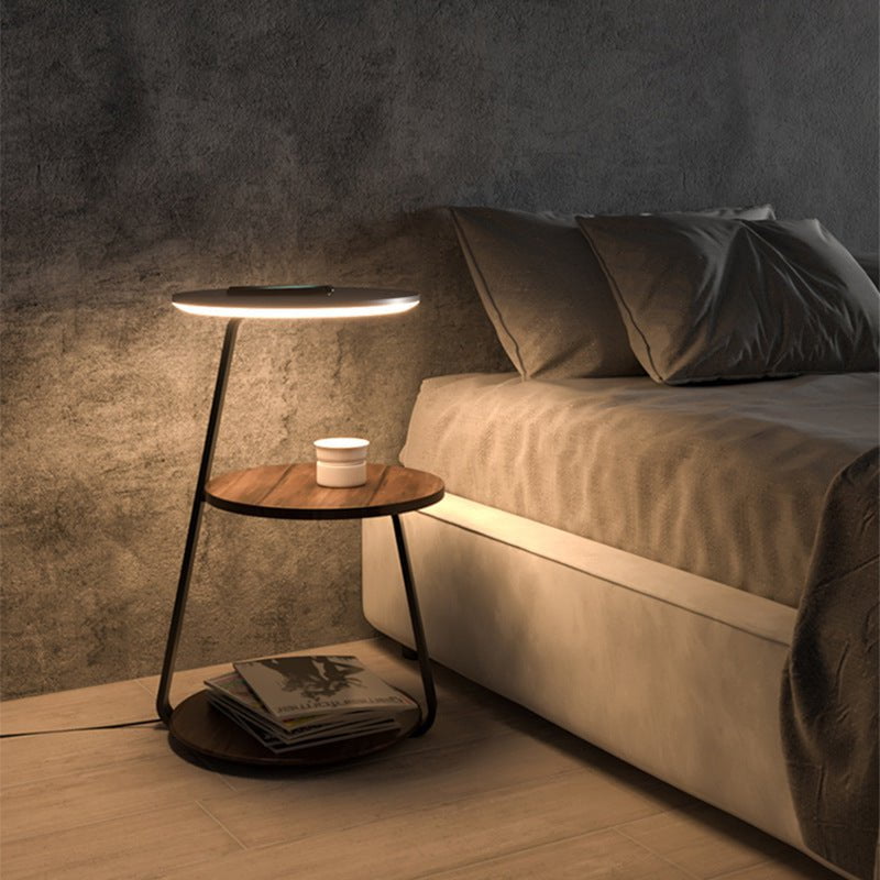 Table d'appoint moderne design, cadre acier durable, finition élégante pour salon ou chambre.