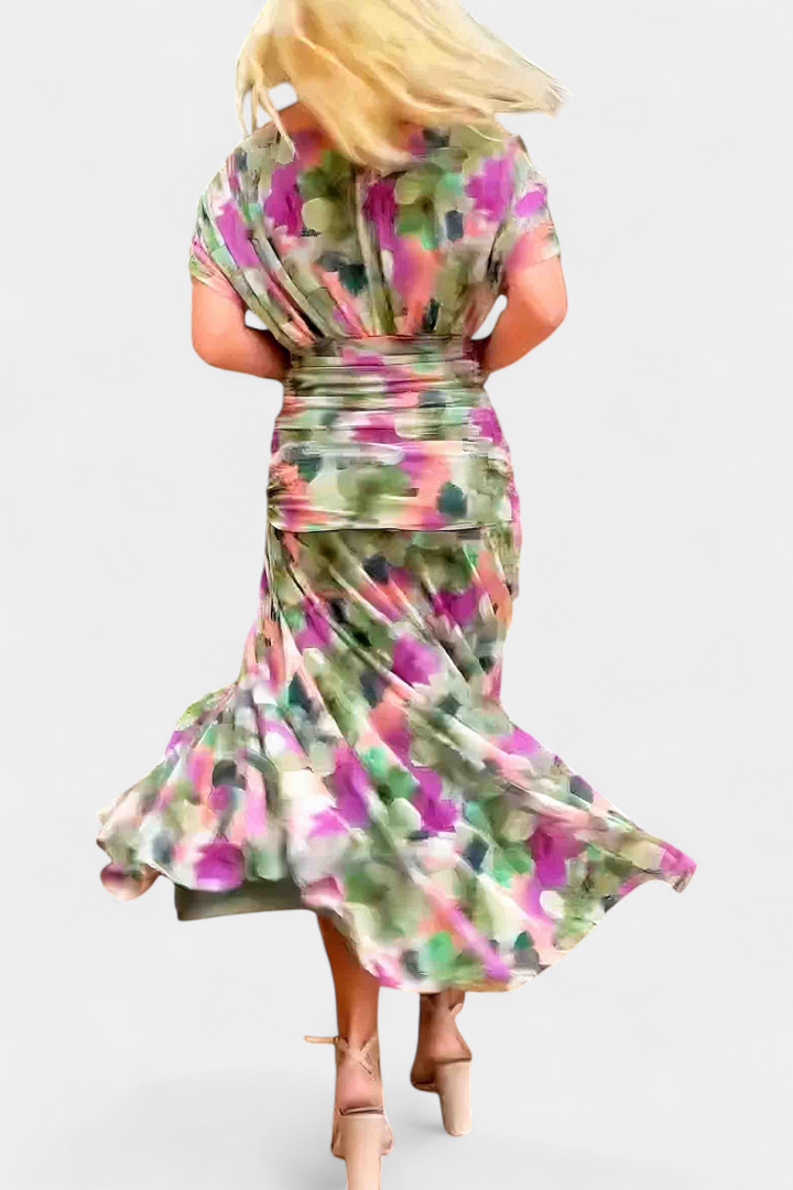 Robe florale femme, longue, col V. Parfaite pour un look estival à la fois chic et confortable.