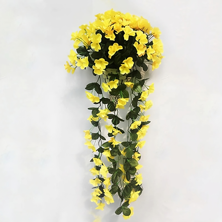 Ornement floral suspendu sans entretien, ajoute une touche d'élégance à toute pièce.