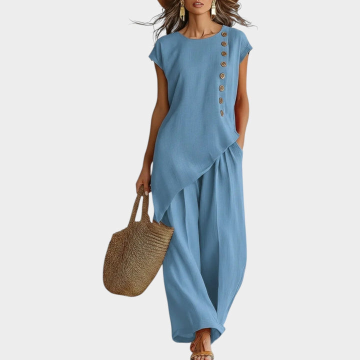 Ensemble chic femme lin asymétrique, parfait pour l'été. Haut moderne et pantalon respirant, style décontracté.