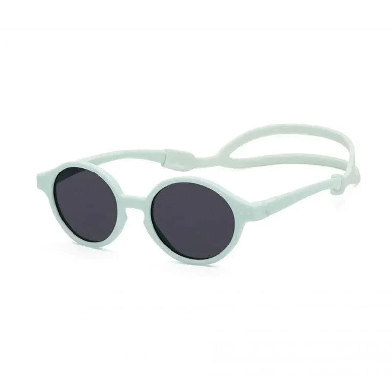 Solaire enfant anti-UV400, monture flexible et bandeau ajustable, parfait pour bébés actifs.
