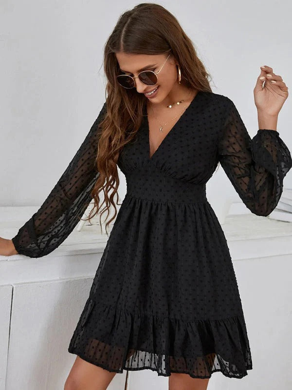 Robe femme polyvalente, vue de dos. Coupe évasée flatteuse et manches longues. Parfaite pour décontracté ou soirée.