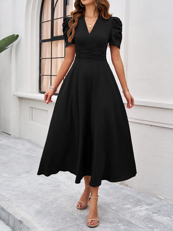Robe de fête chic, col V, manches bouffantes, coupe A-ligne. La robe élégante idéale pour femme stylée.
