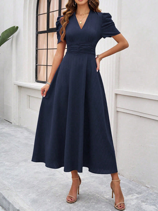 Vêtement femme chic, robe midi élégante. Col V, manches bouffantes, coupe A-ligne. Style féminin garanti.