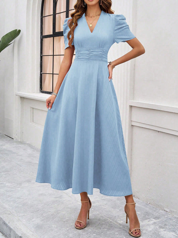 Robe midi A-ligne pour femme, col V, manches bouffantes. Cette robe élégante est parfaite pour toute fête.