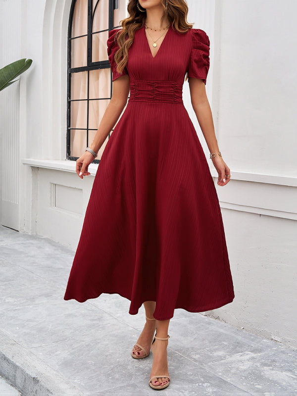 Robe midi féminine à col V, manches bouffantes. Sa coupe A-ligne sublime votre silhouette pour toute occasion.