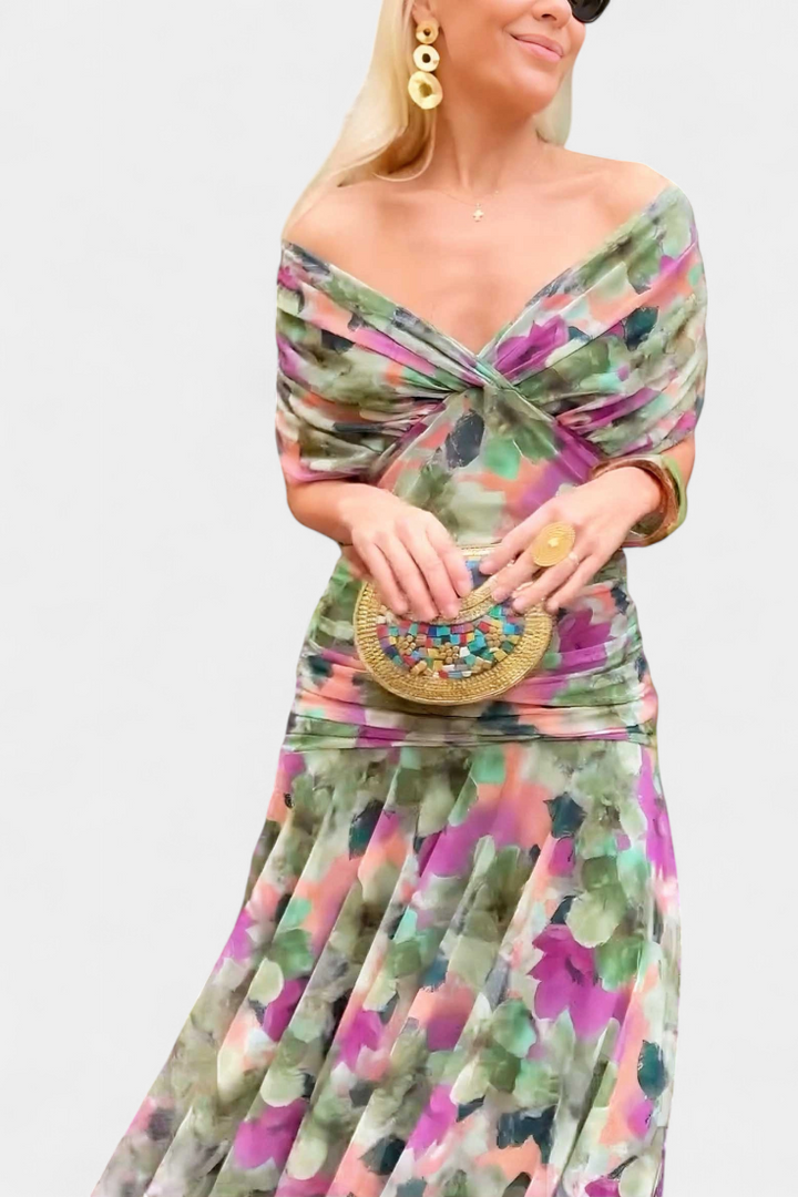 Tenue romantique : robe longue fleurie avec col V, mode femme chic et confortable. Robe d'été.