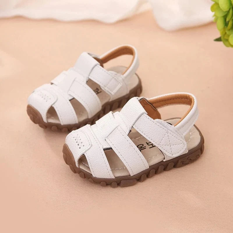 Belles sandales bébé fille légères et respirantes pour l'été. Confort et style pour les jeux.