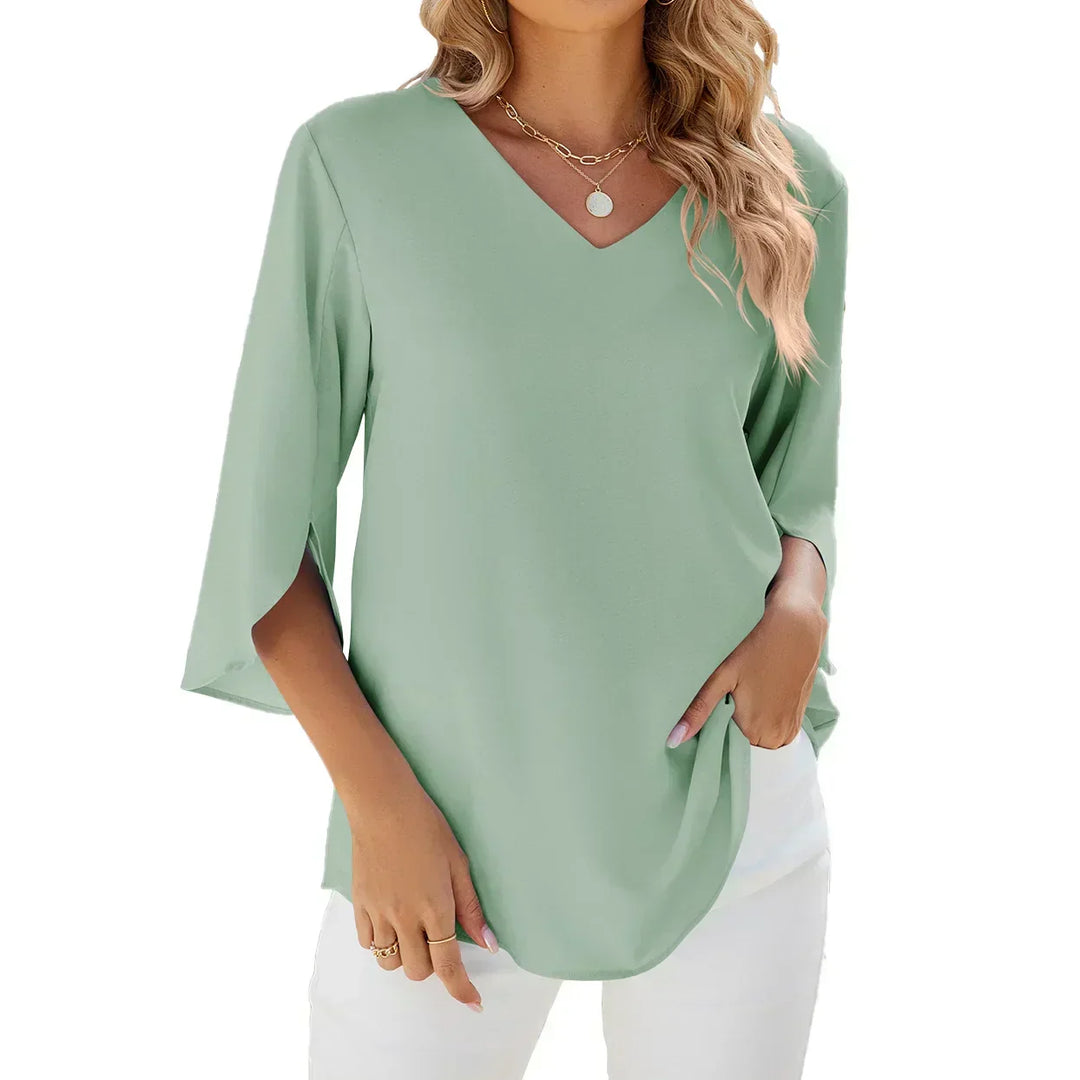 Blouse femme confortable, col V, manches 3/4. Un haut chic et léger pour le style quotidien et le bureau.