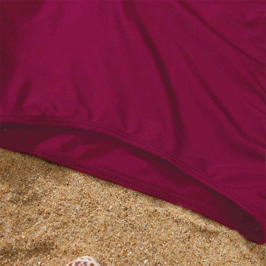 Maillot de bain 2 pièces pour bébé fille, assorti au style femme. Idéal pour un été joyeux en famille.