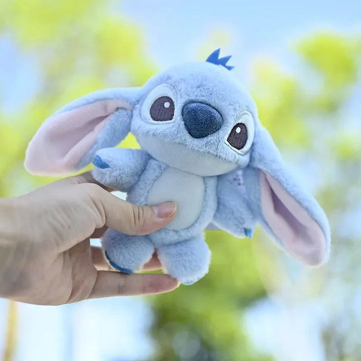 Porte-clés Stitch en peluche, texture douce et moelleuse, parfait pour personnaliser vos affaires avec style.