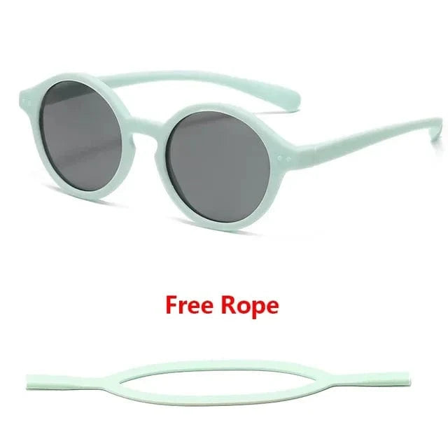 Lunettes de soleil enfant protection UV400, flexibles, sangle réglable pour un maintien sûr.