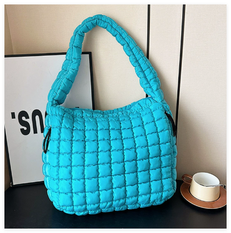 Sac matelassé femme VelvetZip, parfait pour le quotidien. Élégant, déperlant et doté de nombreux compartiments.