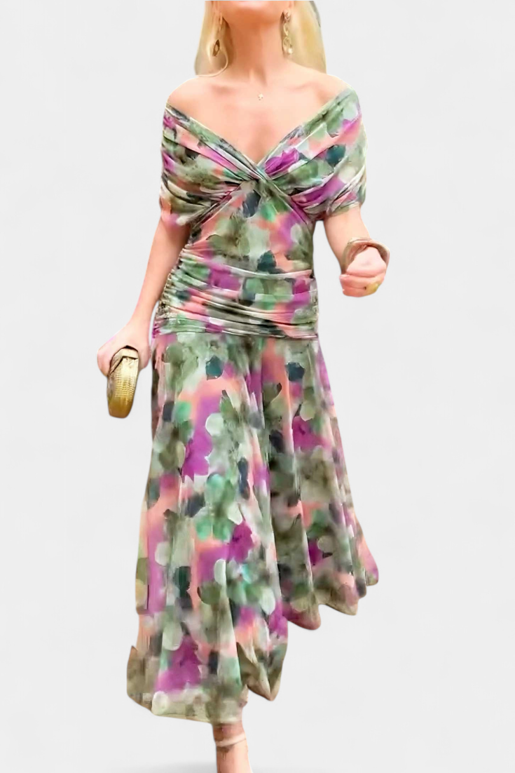 Robe d'été longue, col V, imprimé floral. Look tendance, fluide et décontracté chic.