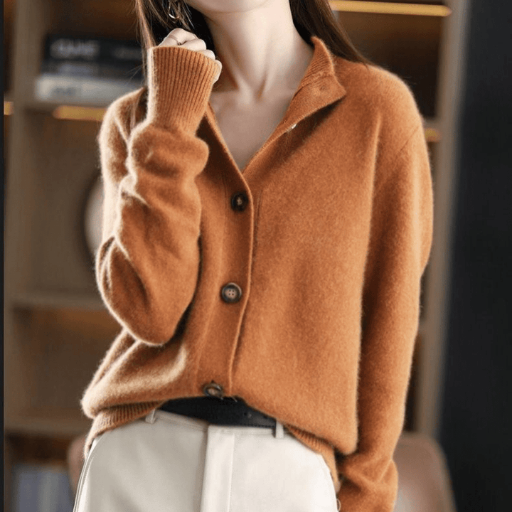 Pull gilet tricoté pour femme, doux et chaud. Parfait pour les journées fraîches d'automne.