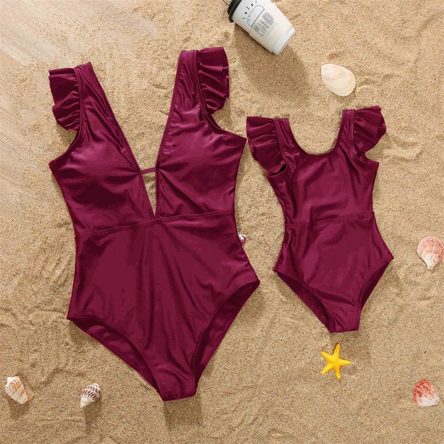 Adorable bikini bébé fille pour l'été, collection famille assortie. Parfait pour la plage ensoleillée.