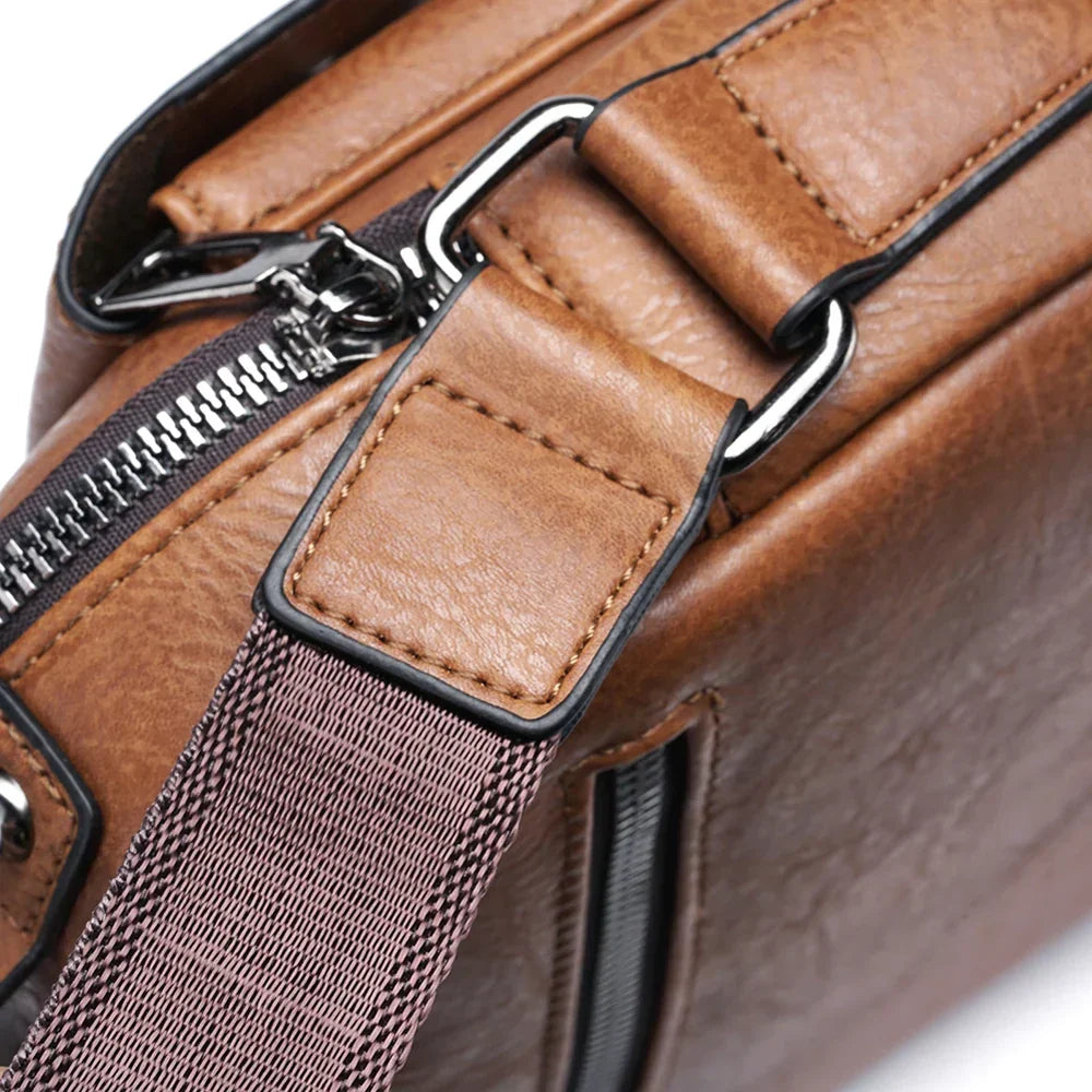 Sac à bandoulière en cuir véritable TTAS, détails des finitions soignées et matière premium.