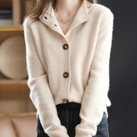 Magnifique gilet tricoté pour femme, doux, chaud et tendance. Un must-have mode hiver.