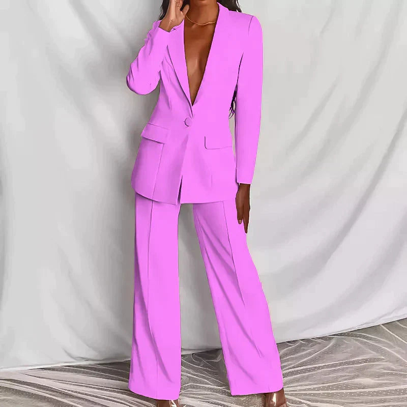 Ensemble tailleur femme élégant avec blazer et pantalon taille haute, parfait pour une tenue professionnelle et chic.