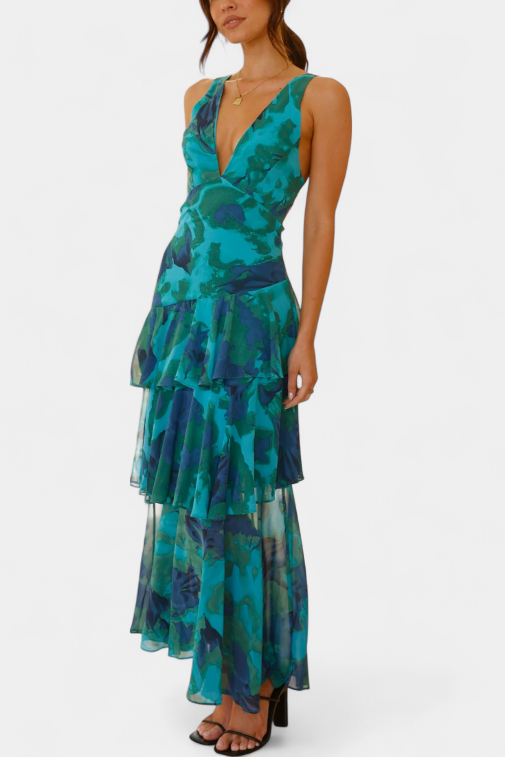 Robe longue verte élégante femme, décolleté en V. Idéale robe de soirée, vêtement chic pour occasion spéciale.