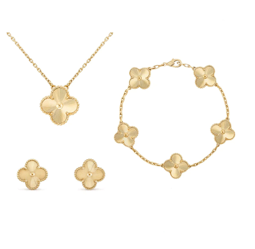 Boucles d'oreilles trèfle Aurora élégantes pour femme, légères et sans nickel. Accessoire de mode raffiné.