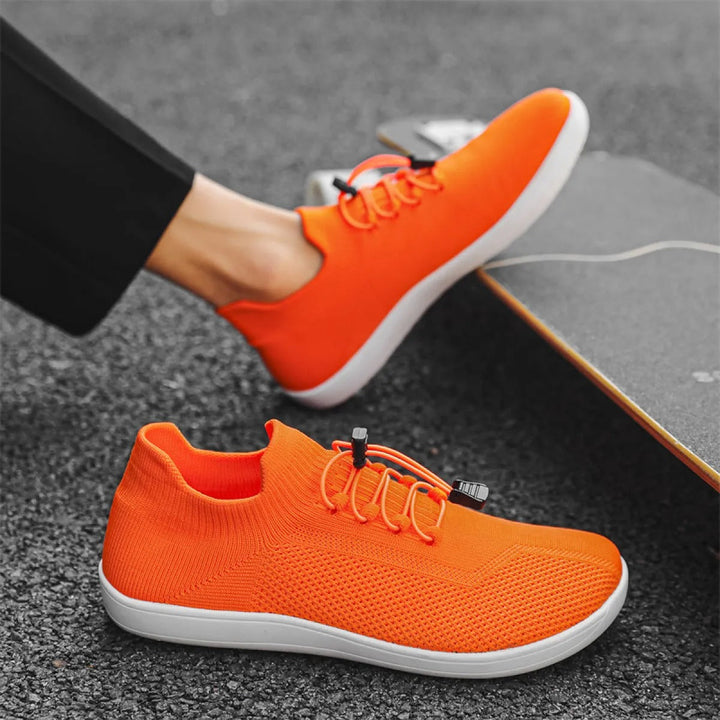 Chaussures de marche respirantes et légères, design moderne unisexe pour un confort durable en ville ou en randonnée.