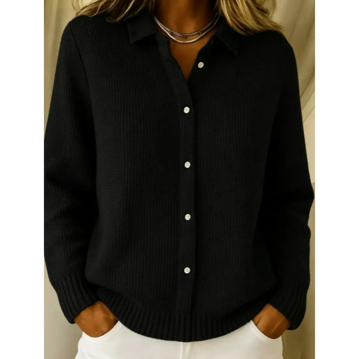 Cardigan femme polyvalent, col chemise boutonné, parfait pour une superposition chic et un confort optimal.