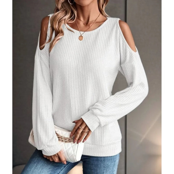 Haut femme confortable et polyvalent, épaules dénudées, col rond. Idéal pour un look féminin décontracté chic.