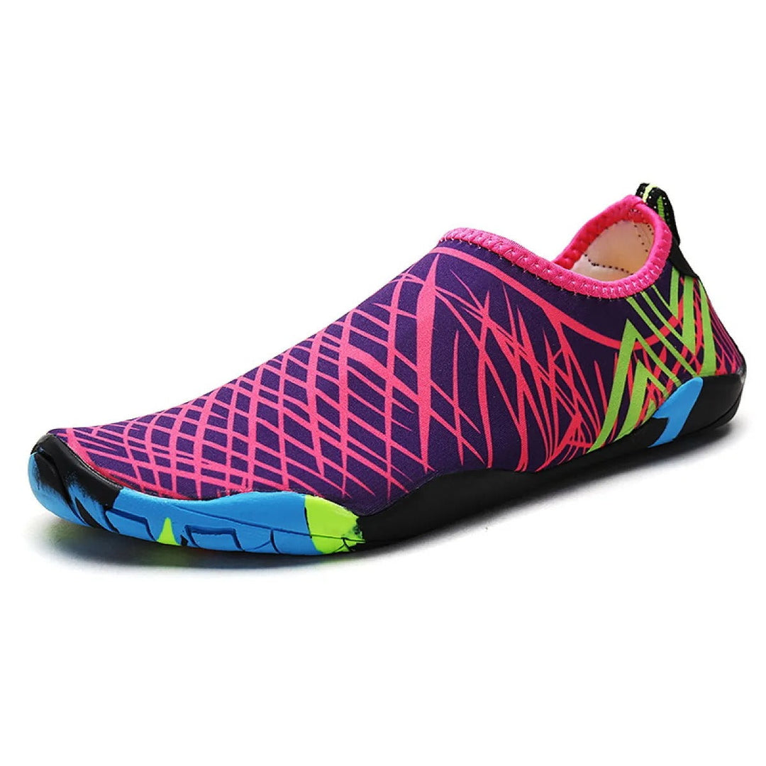 Chaussures de piscine unisexe confortables et résistantes, idéales pour sports nautiques et activités extérieures.