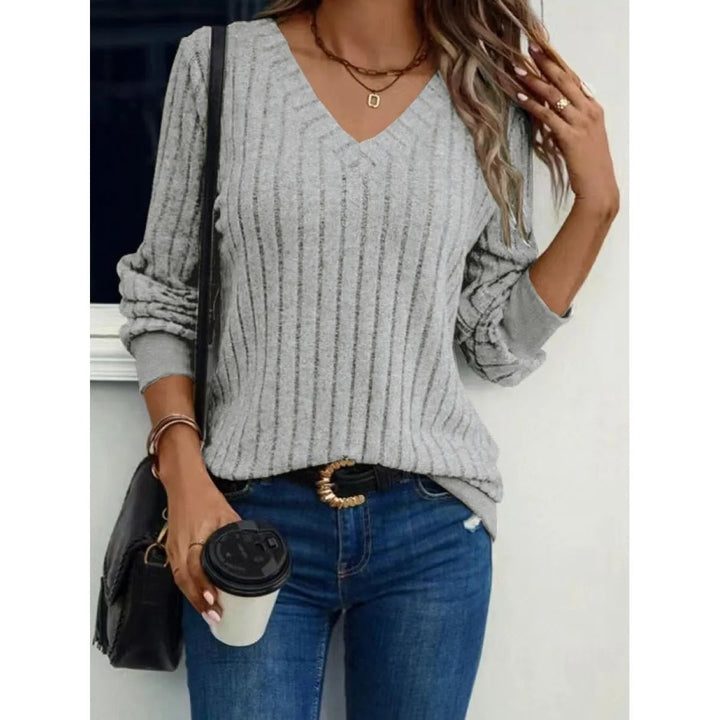 Top décontracté femme, coupe élégante, col V et manches longues, tissu confortable brossé.
