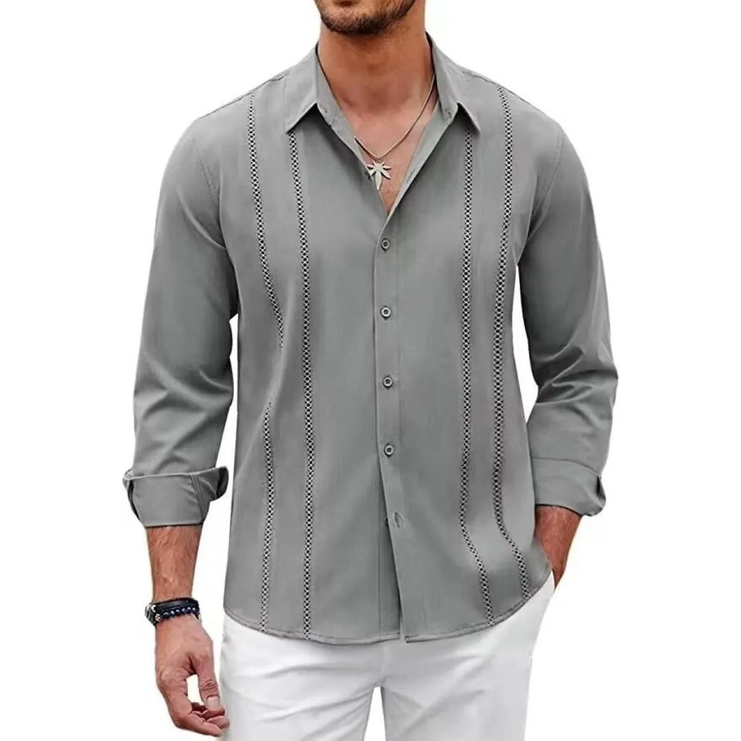 Chemise homme moderne sans repassage, coupe slim et élégante, manches longues pour un confort et entretien facile.