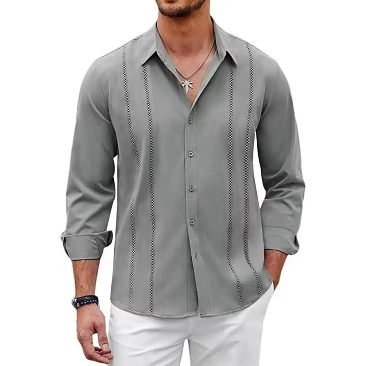 Chemise homme moderne sans repassage, coupe slim et élégante, manches longues pour un confort et entretien facile.