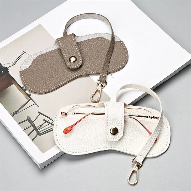 Sac à lunettes en cuir pour femme. Pochette de poignet compacte et élégante pour la protection des lunettes.