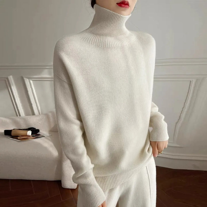 Basique mode: pull col roulé femme, maille épaisse et chaude. Parfait pour un style hivernal décontracté.