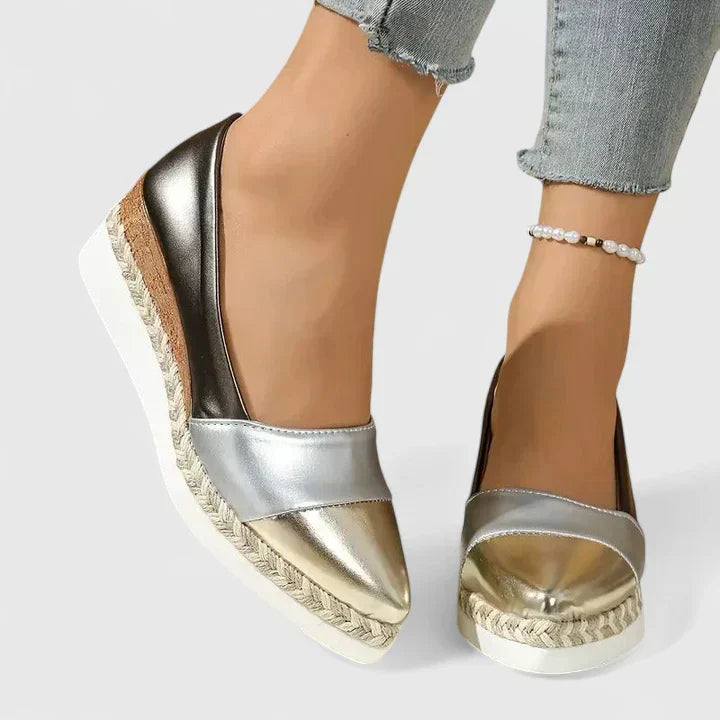 Mocassins orthopédiques Madison noirs pour femmes, confort élégant toute la journée. Idéal pour le quotidien et la ville.