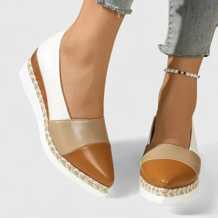 Chaussures plates crème Madison pour femmes, élégantes et orthopédiques. Confort quotidien, style chic en ville.