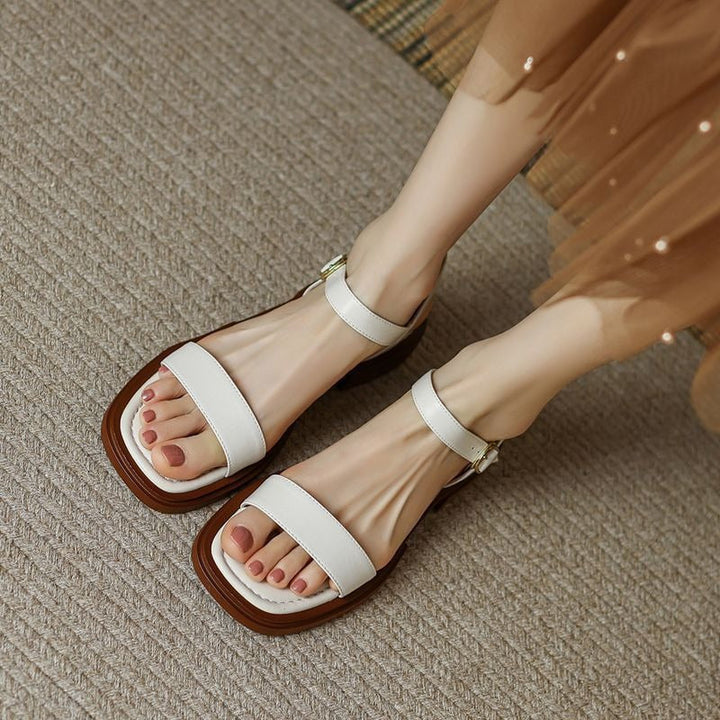 Sandales plateforme rétro femme souples. Chaussures d'été essentielles, confortables pour style décontracté chic.