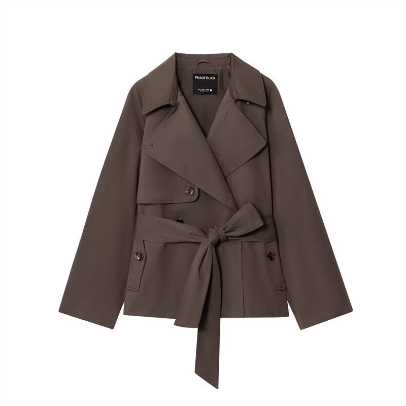 Manteau femme court, trench style moderne. Élégance décontractée pour toutes occasions automne-hiver. Veste chic.