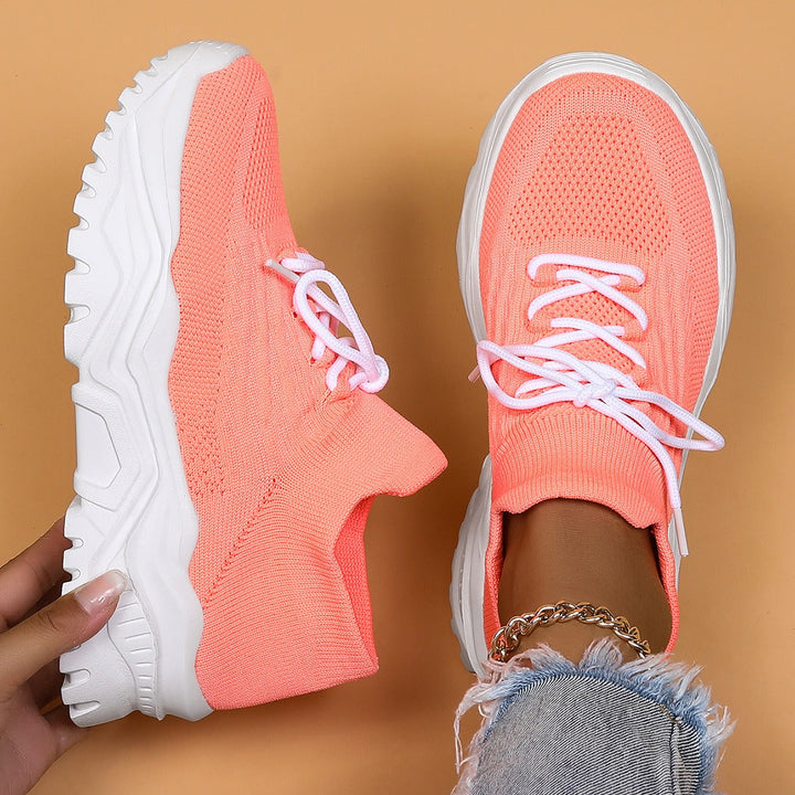Chaussures sport chic plateforme pour femme, respirantes et légères. Confort idéal au quotidien.