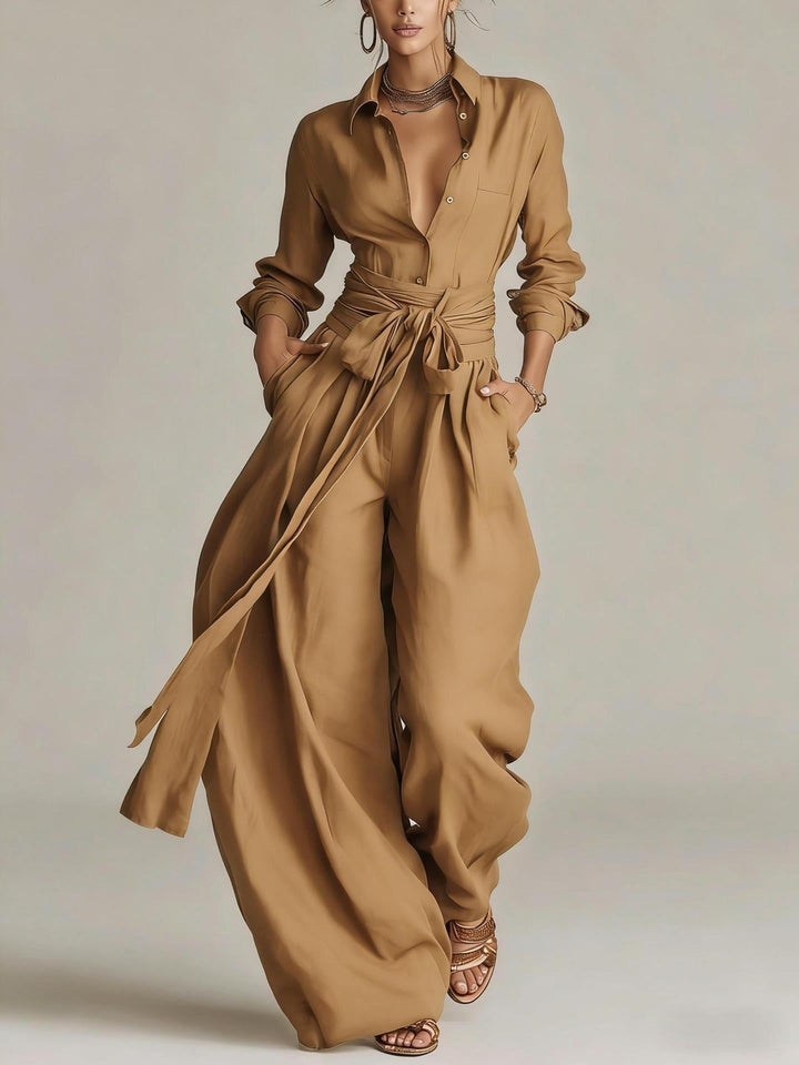 Mode femme: ensemble complet deux pièces lin coton, chemisier élégant, pantalon large et ceinture. Tenue printemps.