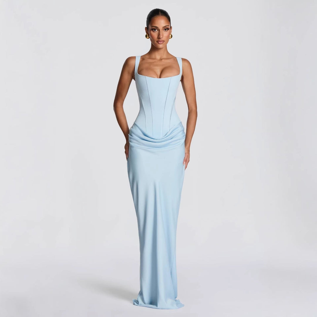 Robe longue élégante femme, design moderne sans bretelles, idéale pour une soirée ou les vacances d'été.