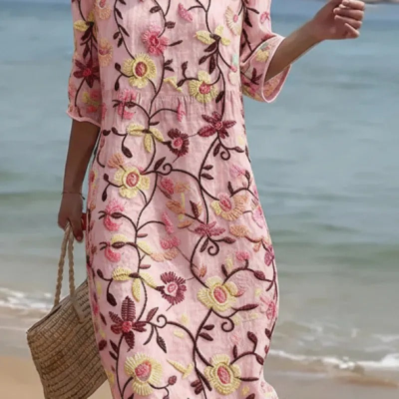 Robe midi femme imprimée décontractée, tissu fluide et confortable, idéale pour la mode estivale et un look chic.
