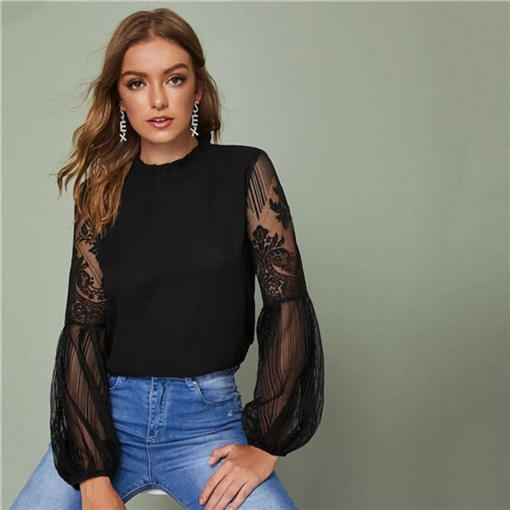 Blouse femme élégante à manches longues lanterne et broderies délicates, parfaite pour une mode chic printemps/automne.