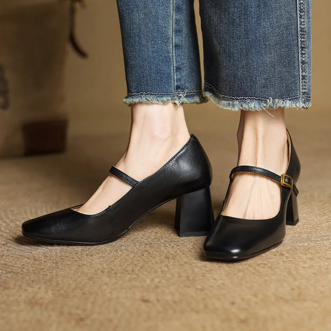 Escarpin femme élégant à talon bloc. Confort et style chic pour le bureau ou les soirées mode.