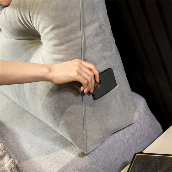 Oreiller de tête moderne pour lit, parfait pour la lecture et la détente, ajoute une touche chic à la chambre.