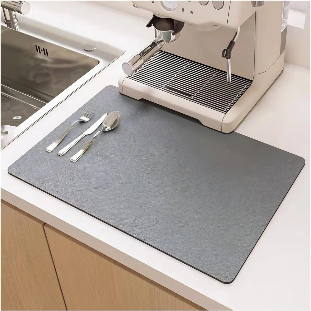Tapis de séchage rapide et absorbant en terre de diatomée pour vaisselle de cuisine. Propreté assurée.