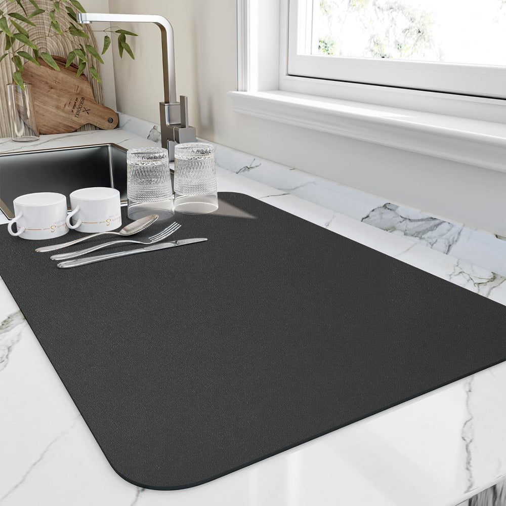 Tapis absorbant en terre de diatomée pour égoutter la vaisselle de cuisine. Séchage ultra-rapide et hygiénique.