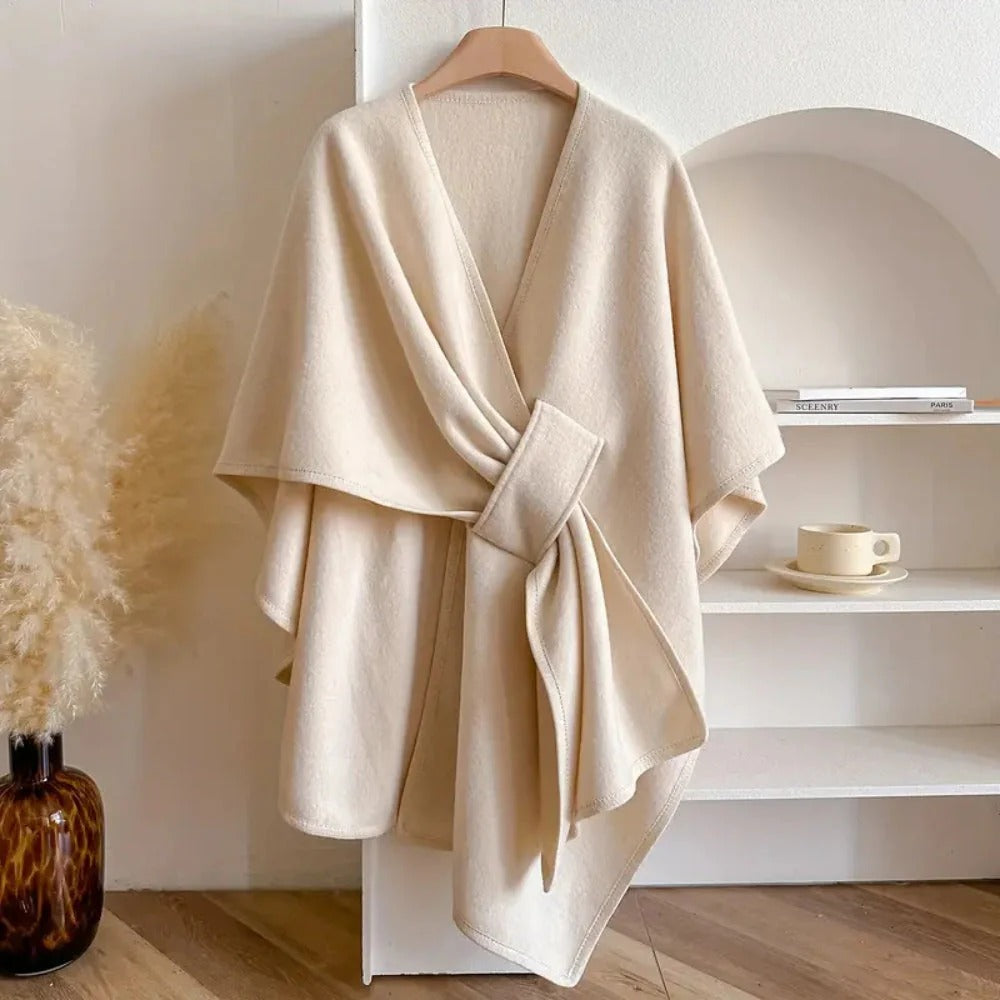 Châle poncho femme polyvalent, accessoire mode confortable et stylé.