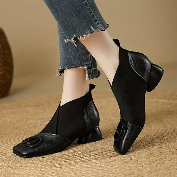 Bottines orthopédiques femme noires. Chaussures élégantes et confortables pour le quotidien automne-hiver.