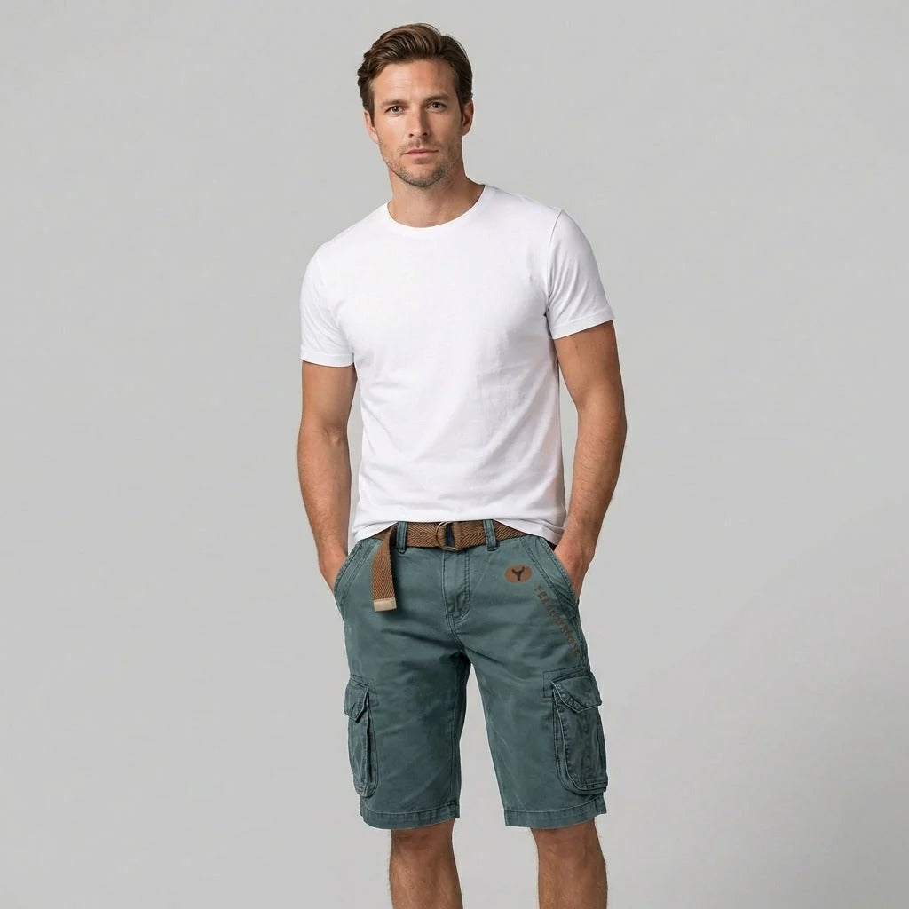 Short homme cargo utilitaire à multiples poches, longueur genou, pour un look casual pratique.